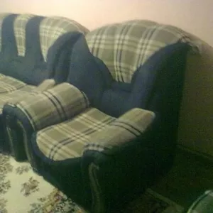 Продам диван раскладной и 2 кресла. 